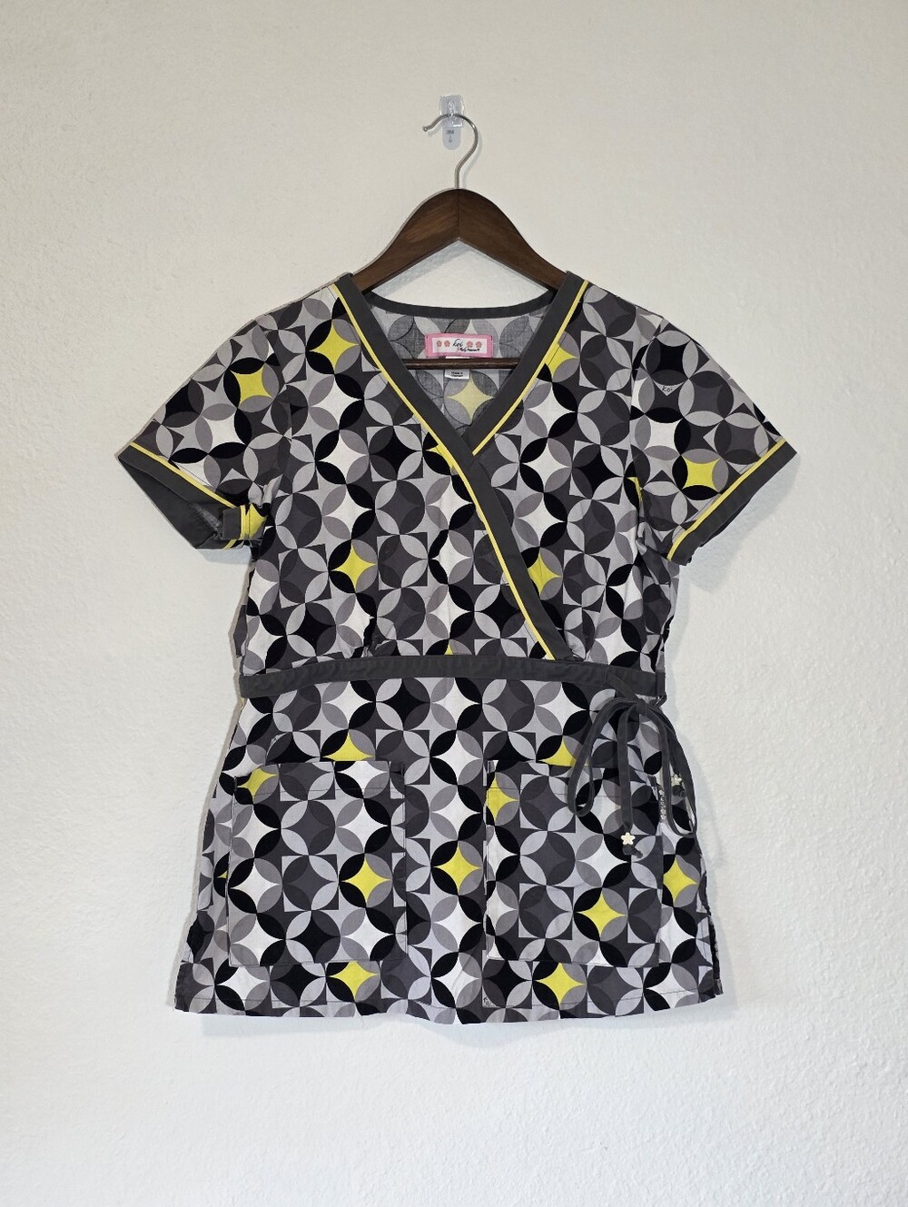 Koi by Kathy Peterson Mock Wrap Scrub Top Geometric Grey Yellow Floral XS